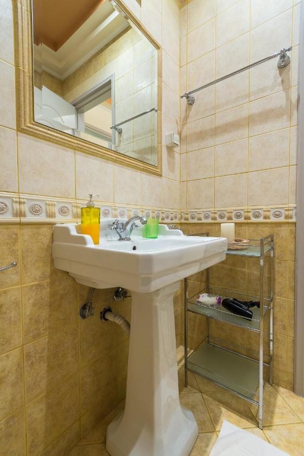 Family House Next To Acropolis Bed and Breakfast Athene Buitenkant foto